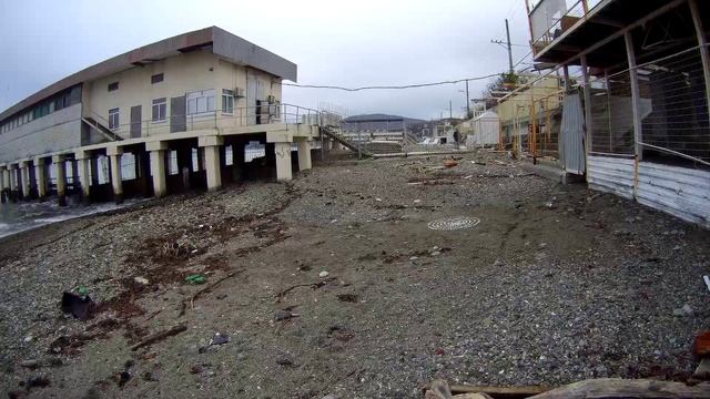 Вонючий Курортный городок: худшие пляжи Адлера, канализация в море - Сочи Адлер в межсезонье-2025