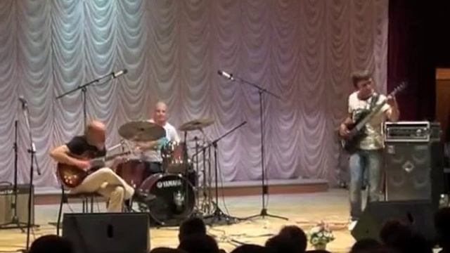 Alexander Lyubchenko, A Point Of Unity   По садочку ходжу 2012