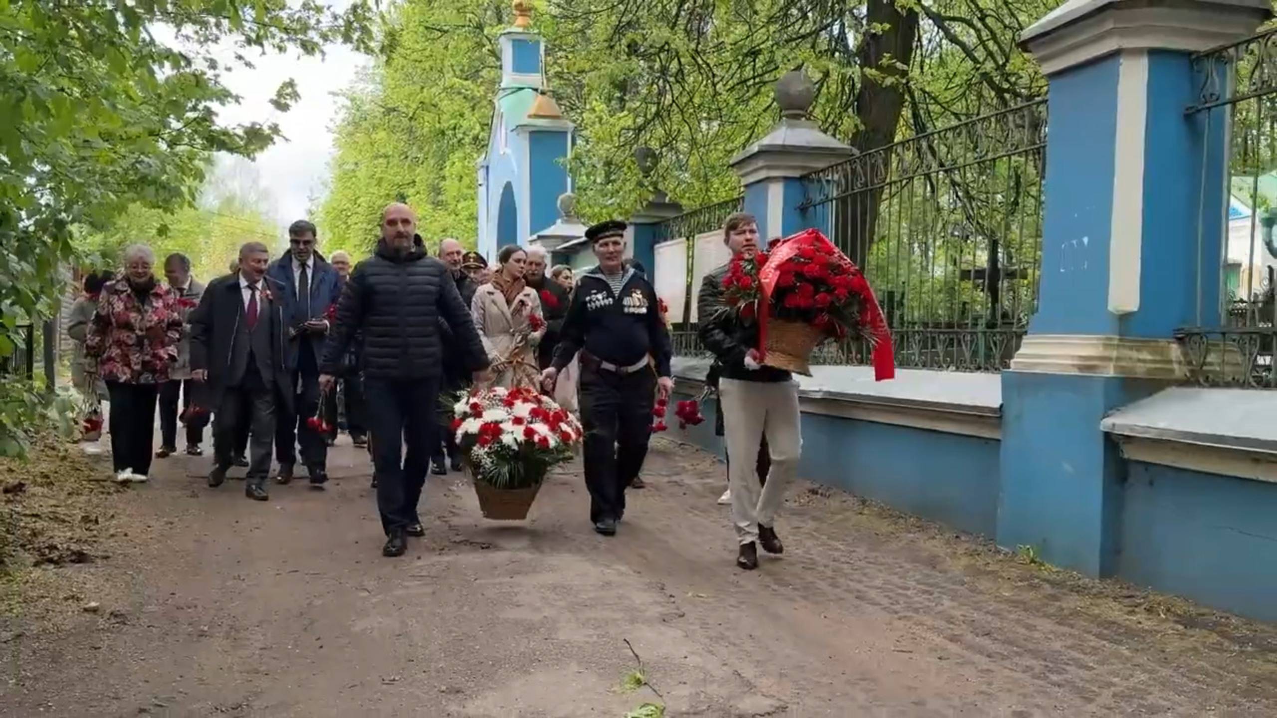Жители Реутова возложили цветы к мемориалу воинам ВОВ на Никольском кладбище 05.05.2025