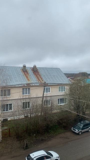 The weather outside the window in our village: соседский дом и прохлада