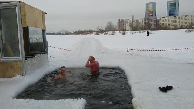 Прорубь у Лёхи Моисеева на Юго-Западном карьере 07.01.2021 15:40