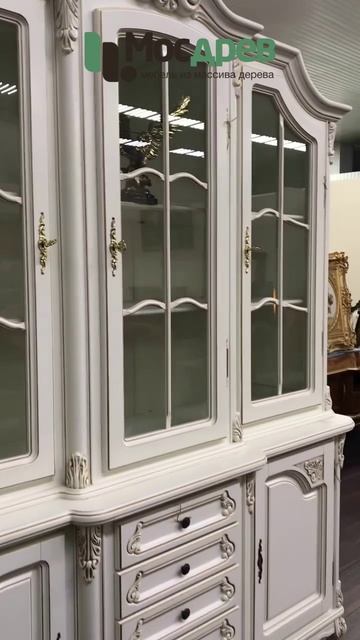 Витрина 3х дверная в классическом стиле Роял от румынской фабрики Simex