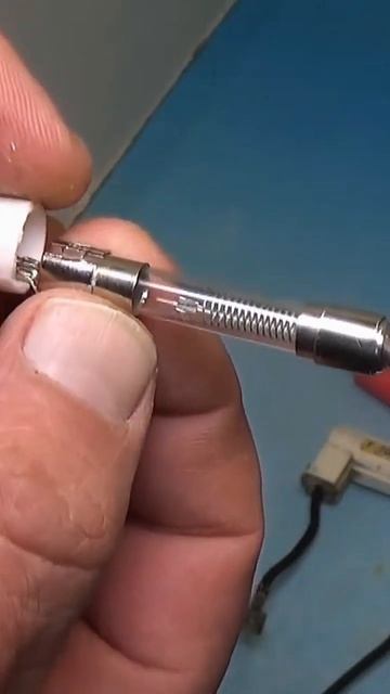 Предохранитель высоковольтный микроволновки #предохранитель #микроволноваяпечь #ремонт #микроволны