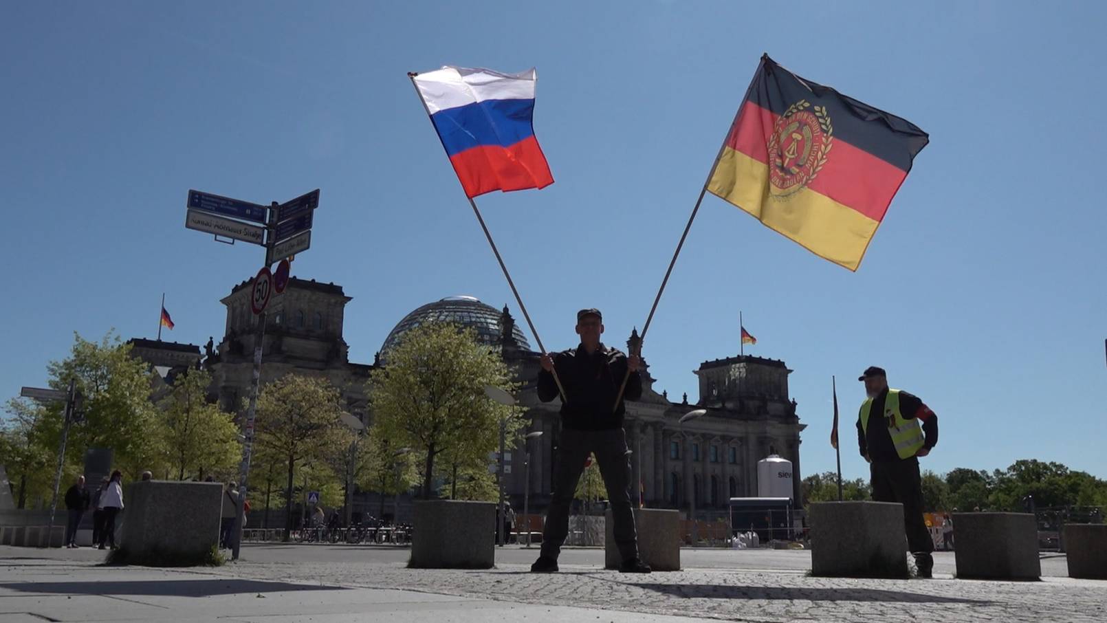Nationalhymmne der neuen DDR in Berlin 26.04.2025