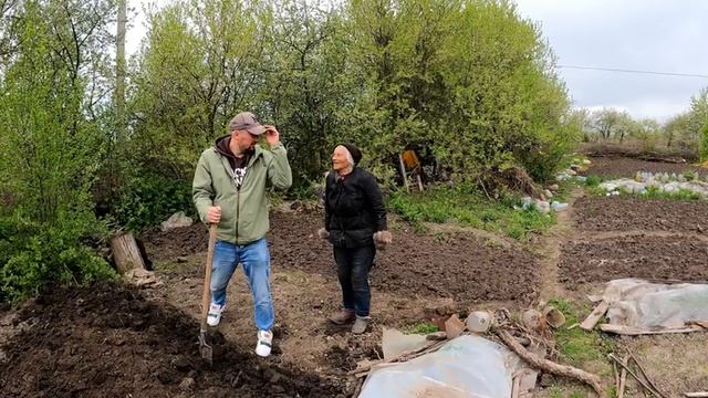 ПРИВЕЗЛИ НОВОЕ УДОБСТВО, ДЛЯ БАБУШКЕ КОТОРАЯ 8 ЛЕТ ЖИЛА В ШАЛАШЕ!