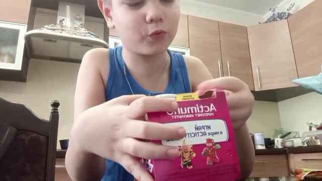 Доставка продуктов из магазина. Показываю,что купили.