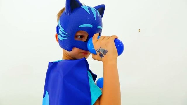 Влад становится супергероем в маске и помогает друзьям 👁