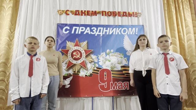 Волонтерский отряд "Мы вместе" читают стихотворение Сергея Михалкова "После Победы"