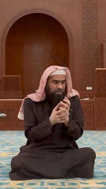 Допускаются ли открытые ступни у женщин при намазе