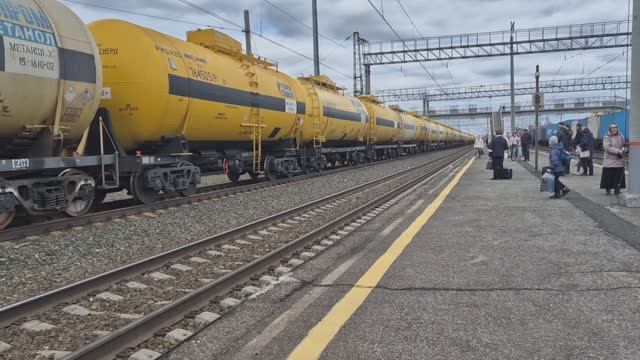 проводила на поезд продала цып