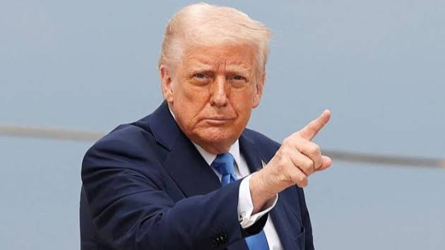Трамп заявил, что ЕС просит его наладить диалог с Путиным