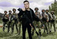 Артём играет