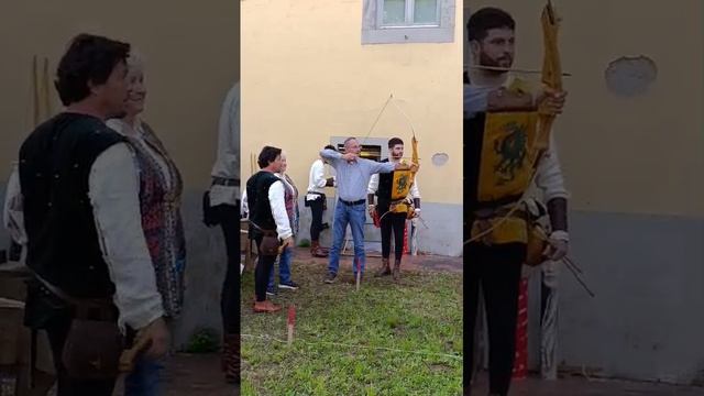 Итальянский лучник, супер стрелок !