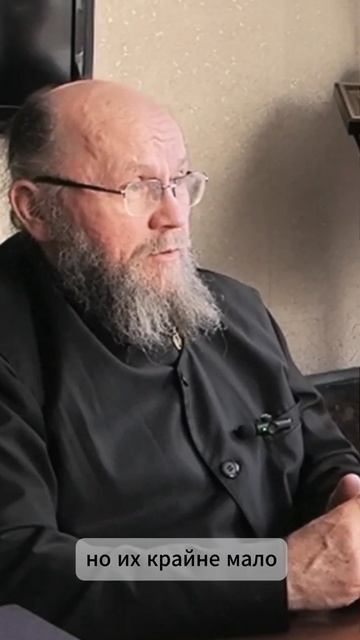 Церковь батюшка люди искали опереться Бог рядом нет атеистов в окопах под огнём