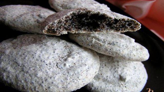 Печенье-безе с маком и шоколадом