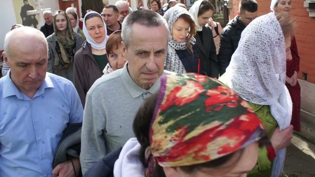 Крстный ход в день Жен-Мироносиц