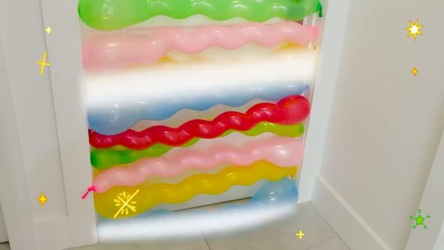 Крис и Николь играют со слаймом