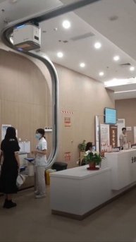 Роботизация больниц в Китае - робот-доставщик #инновации