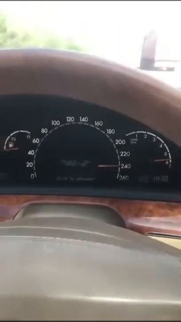 Лопнуло колесо на скорости 250 км/ч