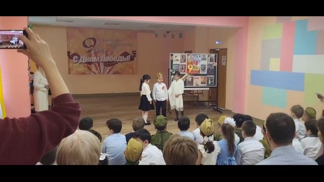 Сталеваров 28. 9 мая концерт 1-е классы.