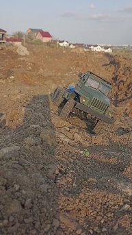 Медленно ползём на Урале wpl #rc #rctruck #rccar #crawler #scale #rclife #wpl #wplrc #урал