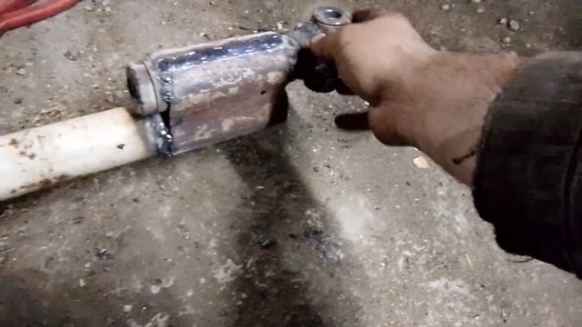 приварил прицепное к телеге мотоблока.
