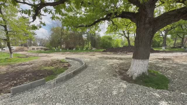 На ул. Рядновой  в Г. Крымске (ОСС 1) продолжается строительство парка