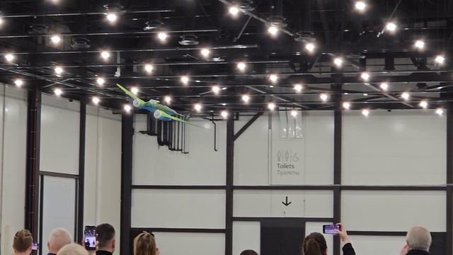 Разбился самолёт Пе-2 в Экспофоруме, гигант на радиоуправлении бы специально изготовлен для зала...