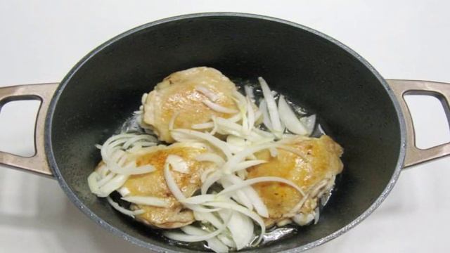 Куриные бедра в соусе с картофельным пюре