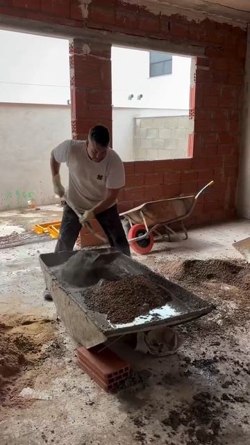 Этoт МУЖИK cтpoит caмые НАДЕЖНЫE лeстницы!
