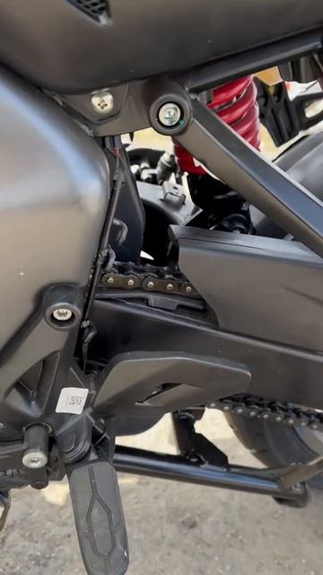 «Bajaj Pulsar 200 NS: Музыка улиц в стиле «железного хищника»! 🎶🏍️»