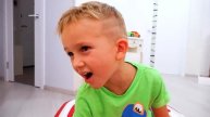 Влад и Никита катаются на волшебнх машинках