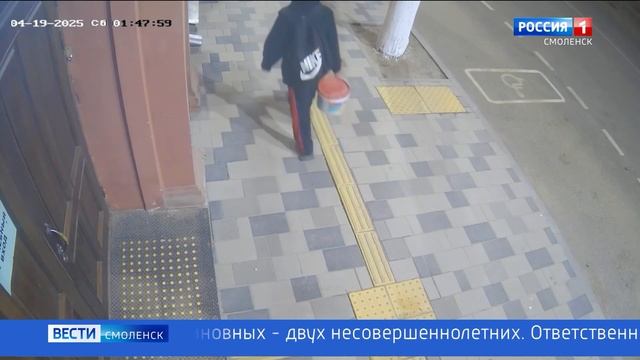 В Смоленске установили личности разрисовавших фасад библиотеки малолетних вандалов - ГТРК Смоленск