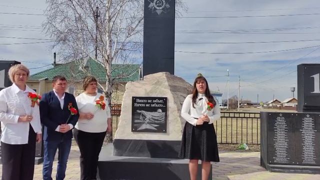 Лариса Ортикова читает стихотворение Петра Давыдова