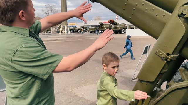 С праздником весны и труда!