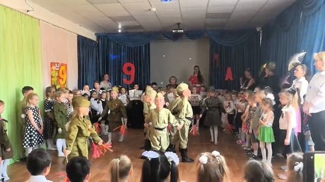 Танец «Встанем» (слова и музыка Дронова Я.)