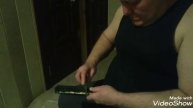 Сталкер на пенсии режет ложки