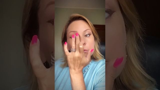 Рисуем стрелки на глазах. Бьюти-инструкция.