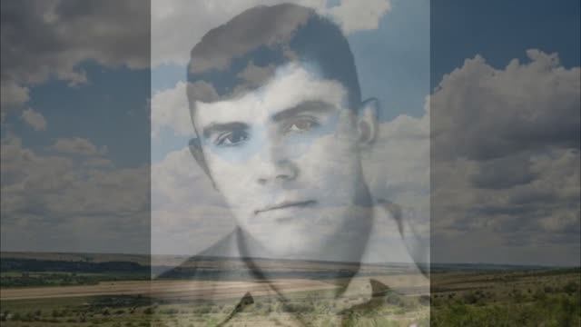 СПЯТ КУРГАНЫ ТЕМНЫЕ . Поёт Виктор Карасенко