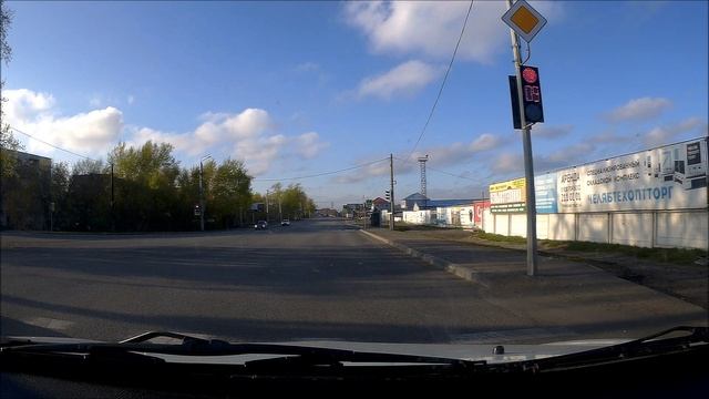 Челябинск из окна авто.   1 мая 2025г.