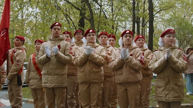 Юнармейский парад у домов ветеранов Всеволода Кузнецова и Валентины Подольской