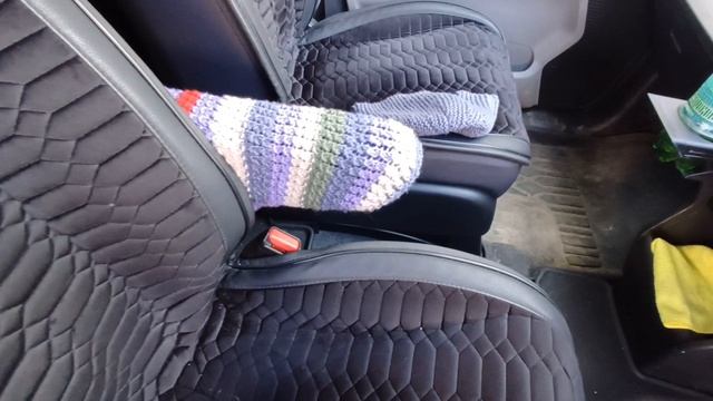 Связал подлокотник в автомобиль