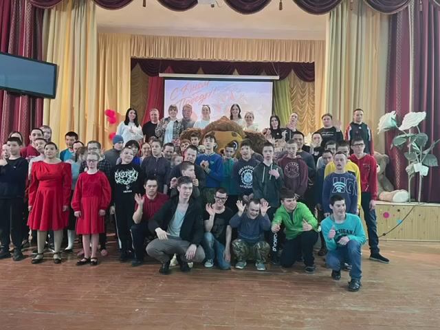 Волонтёры «Добрые сердца» и вокальная студия «Gold Star»