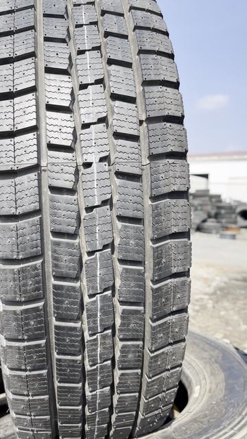 Грузовые шины из Японии 215 70 17.5 Dunlop SP LT 02 (Б 208)
