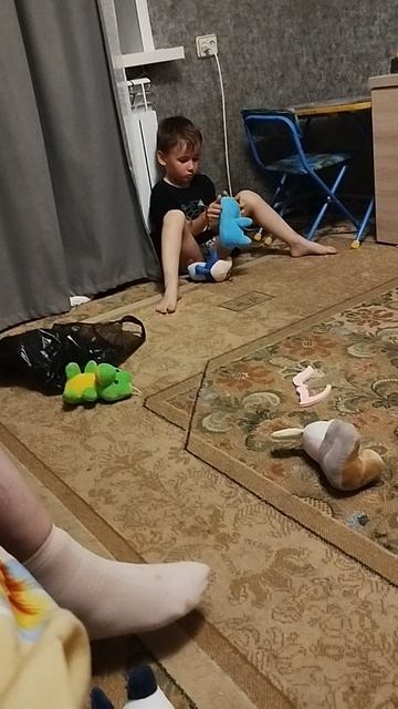 мой брат нытик