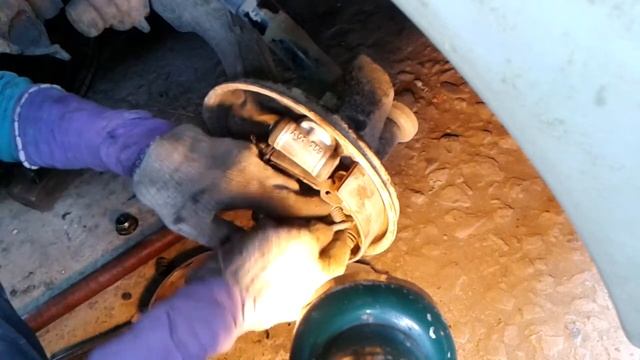 рено канго ставлю колодки и торм цилиндр Часть 3 полная версия