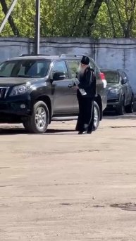 В Москве священник приехал в ГАИ на «Крузаке» и получил номер 666.