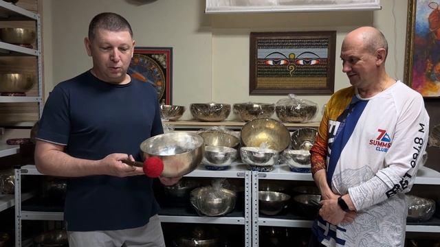 Флаг Healingbowl вернулся из базового лагеря Эверест