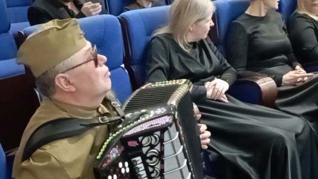 Шёл солдат