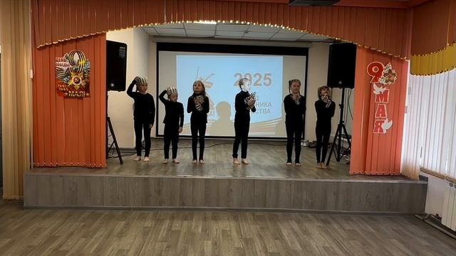 Поздравление от первоклашек на 9 мая
